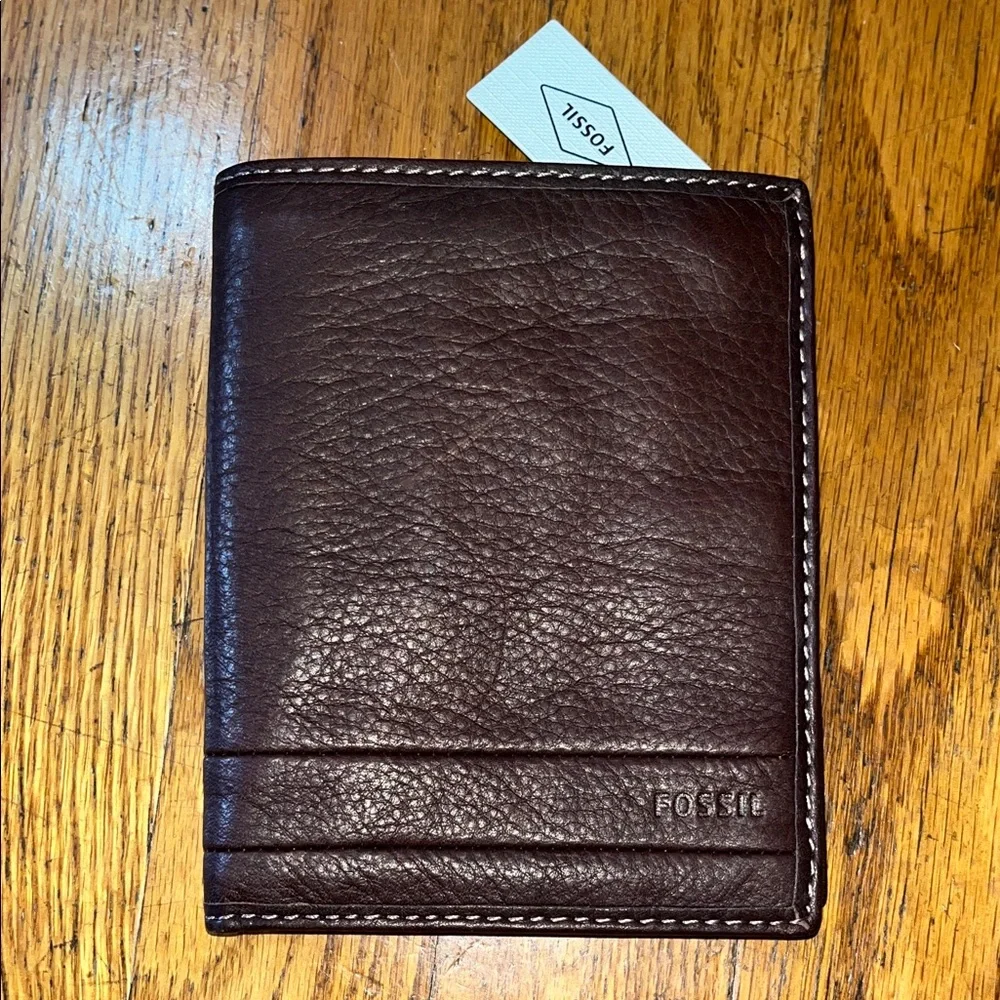 NWT Fossil Lufkin Dark Brown Soft Leather Passport Card Holder Wallet - Picture 4 of 16